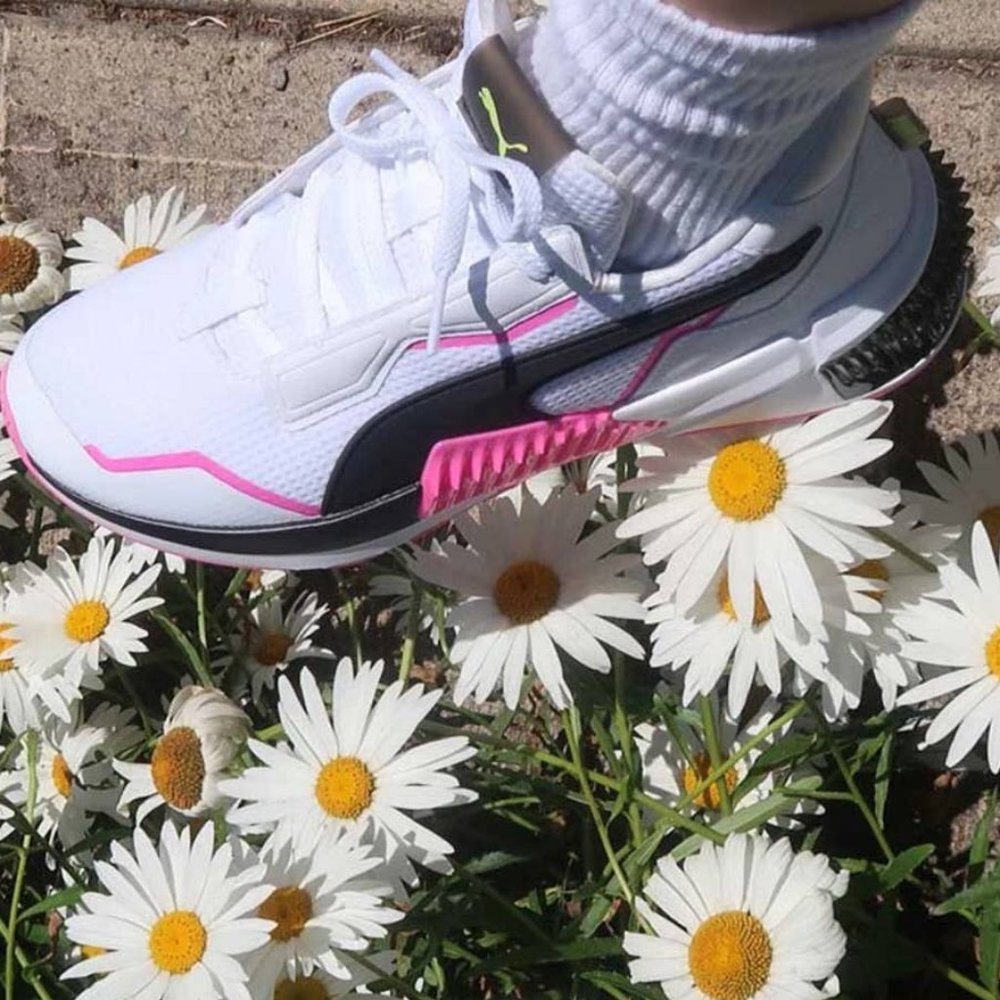 🙅‍♀️SOLD🙅‍♀️💗 WMNS NEON PINK WHITE SNEAKERS PUMA